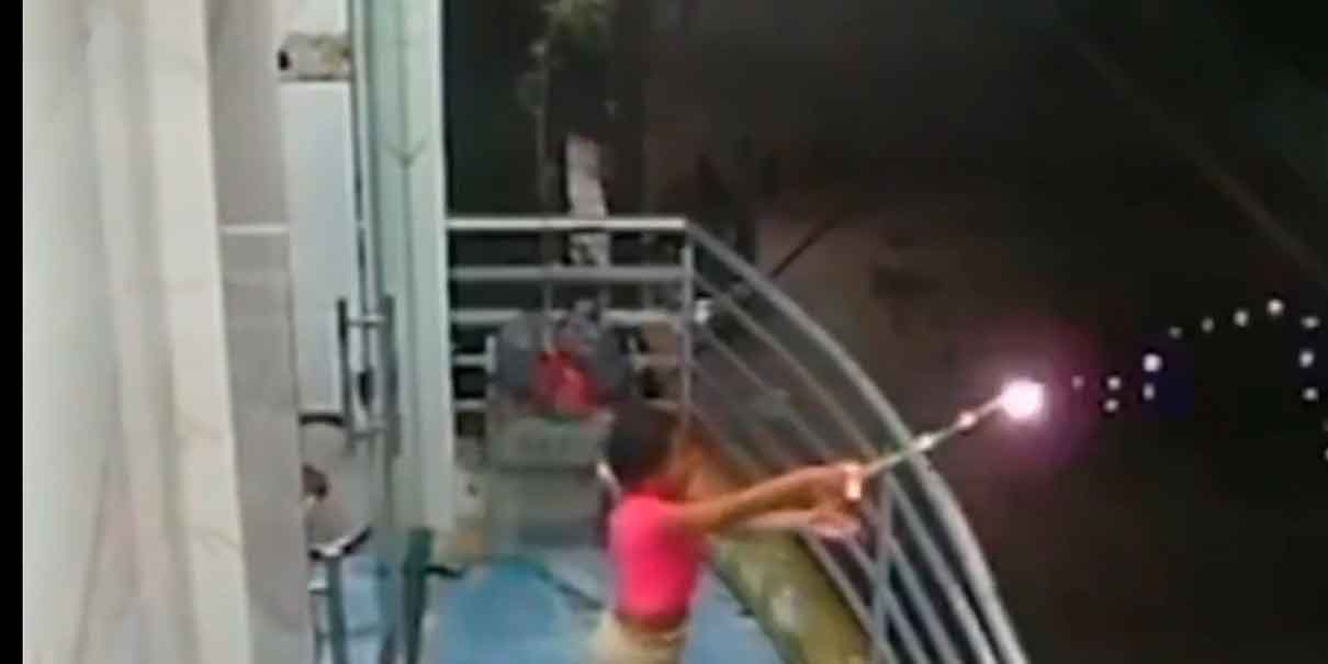 VIDEO. Niña sufre poderosa descarga eléctrica mientras jugaba a ser una maga 