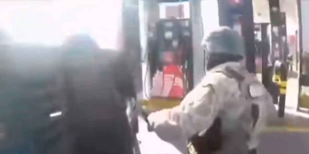 VIDEO. Emboscada en Jalisco contra militares en gasolinera, tras abatimiento de “El Mencho”