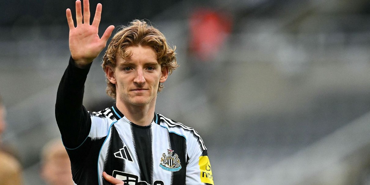 Barcelona ficha a Anthony Gordon por cinco temporadas