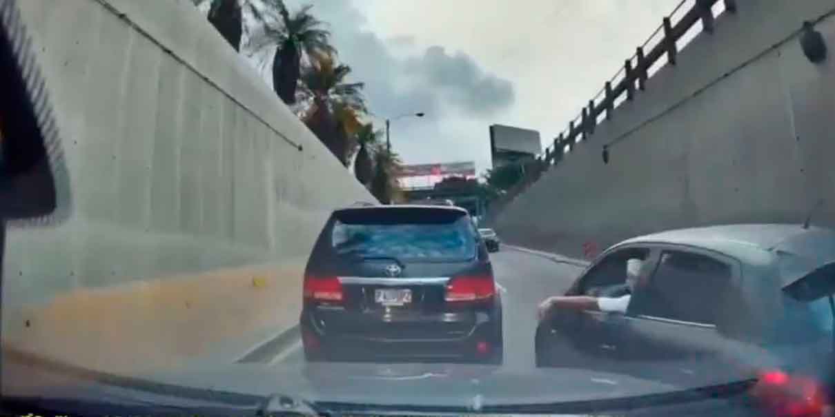 ¿Un montachoques? y un conductor disputan carril y termina en choque y derrape en CDMX/VIDEO