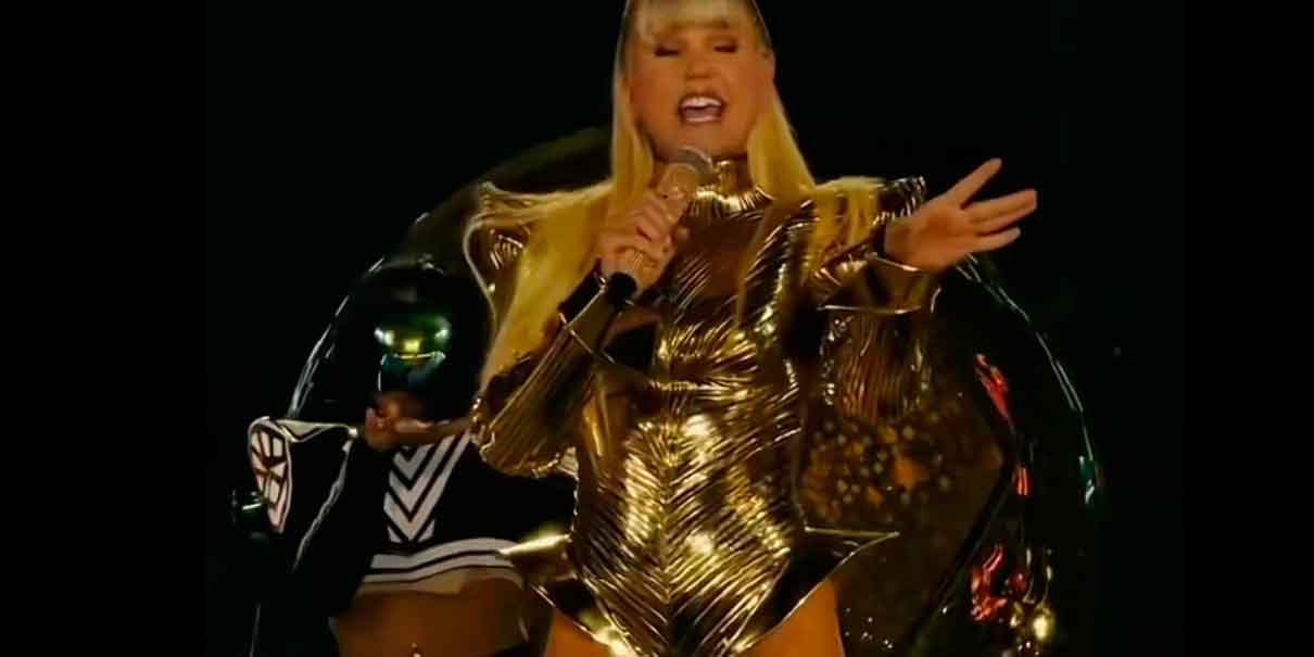 El traje de Xuxa dejó ver más allá de lo que sus fans esperaban y genera polémica 
