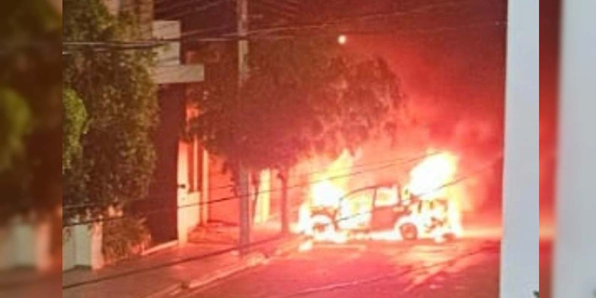Balaceras, vehículos incendiados y ataques a casas golpean Culiacán