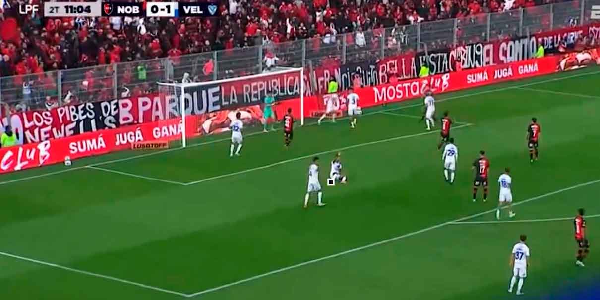  Jugador sufre fracturas y perforación de pulmón tras choque con su arquero. VIDEO