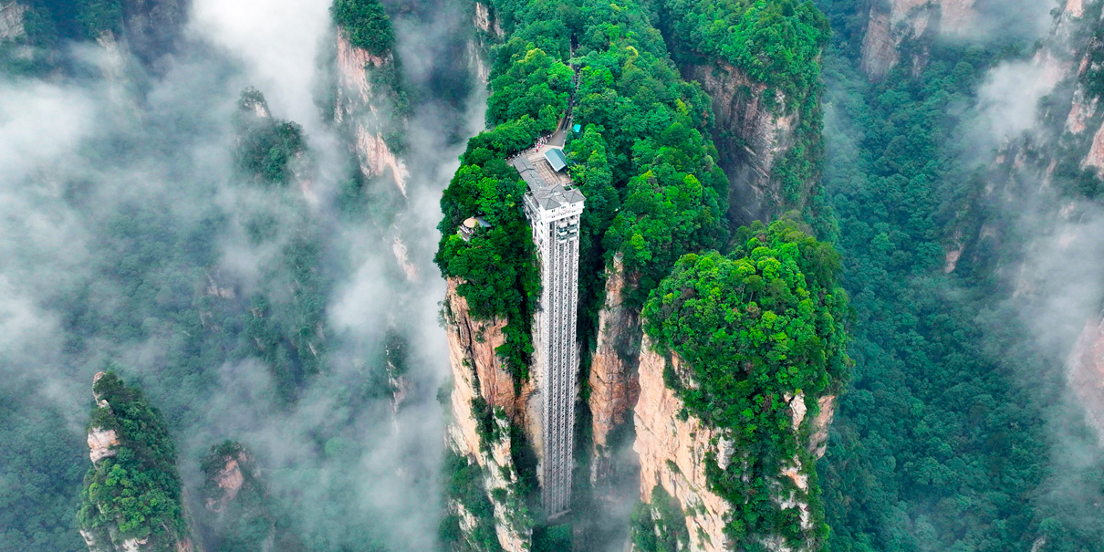 ¡PARA VALIENTES! Ascensor mide 326 metros y sube a una montaña en 66 segundos. VIDEO