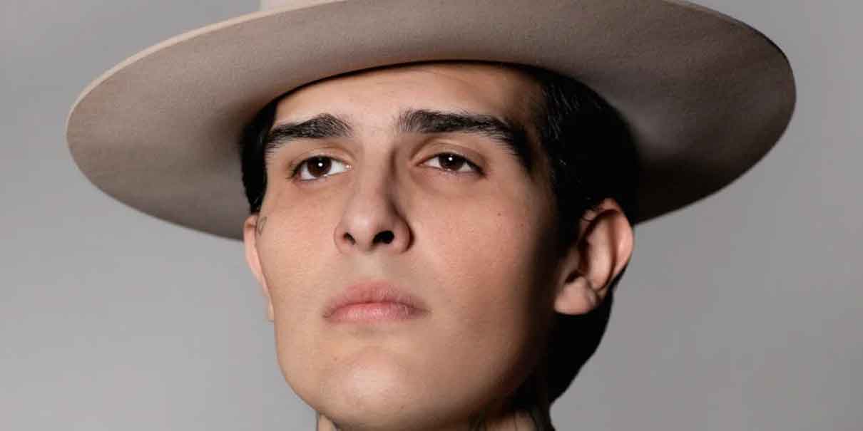 “Origen” el álbum que muestra la evolución artística de Adriel Favela