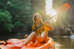 Mujer en bote