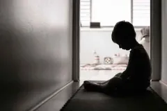 Depresión paterna impacta el comportamiento de los hijos en la escuela