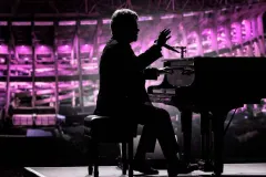 ¡Es oficial! Elton John volverá a México con dos conciertos de despedida