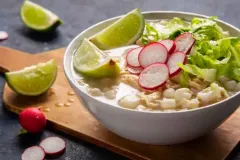 ¿Cuánto dura el pozole en el refrigerador? Tiempo seguro para comerlo
