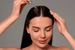 Sérums con péptidos para el cabello: qué sí pueden hacer contra la caída