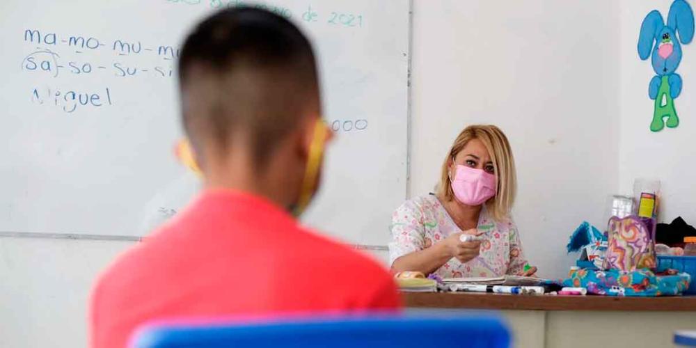 La Mañanera de HOY de AMLO | 16 mayo 2022 | SEP anuncia aumento salarial a maestros