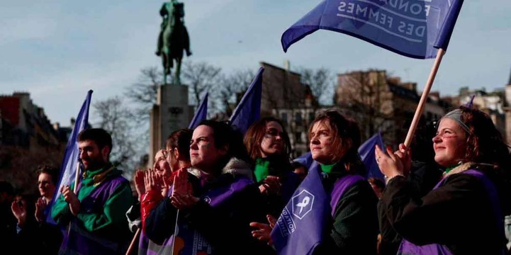 Francia, primer país del mundo en inscribir el derecho al aborto en su Constitución