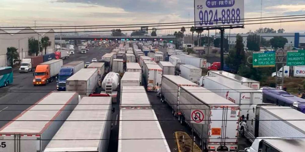 CAOS en la México-Querétaro; congestión causa hasta 10 kilómetros de fila