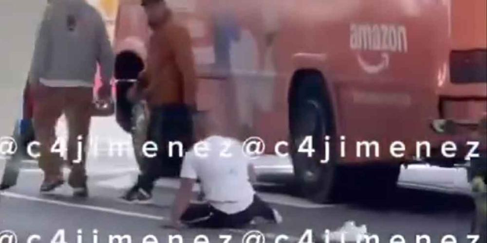 VIDEO. Así fue la brutal golpiza que EXTORCIONADORES le dieron a chofer de microbus en CDMX