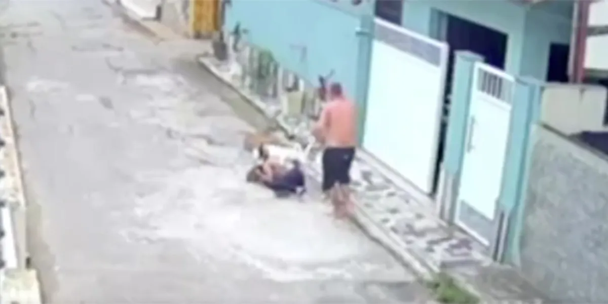 VIDEO. Mujer sufre ataque de un perro; le mordió la cabeza