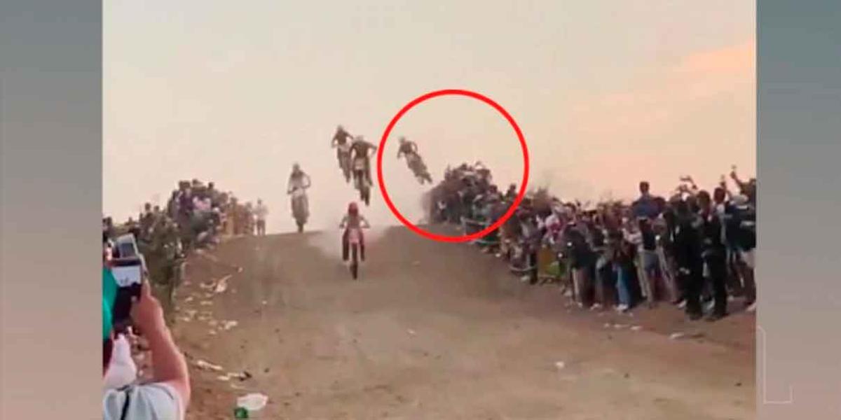Una joven fallecida y varios heridos dejó un accidente durante competencia de motocross en Perú