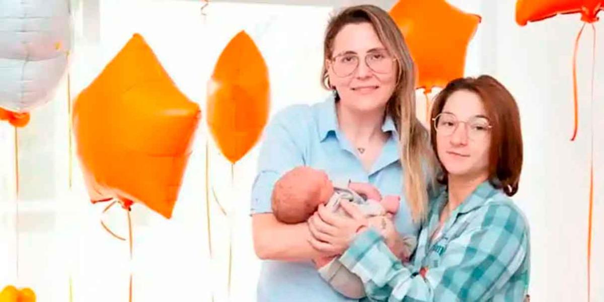 Llega el primer bebé gestado por dos mujeres; todo un éxito en Europa