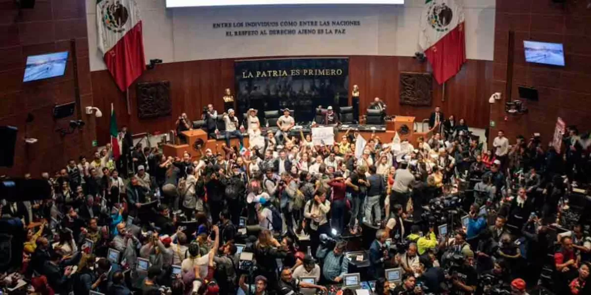 "Portazo" al Senado hizo "huir" a Senadores a otra sede para aprobar reforma al Poder Judicial