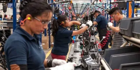 Sheinbaum celebra récord histórico de empleo formal en marzo