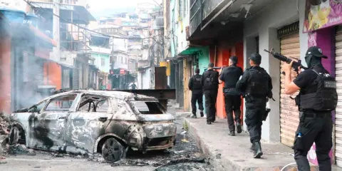 IMÁGENES SENSIBLES. Deja 64 muertos enfrentamiento contra el crimen organizado en Brasil 