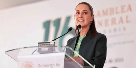 Claudia Sheinbaum formaliza invitación a México al papa León XIV