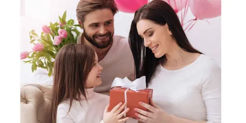 Día de la Madre: los regalos de belleza más deseados para consentir a mamá