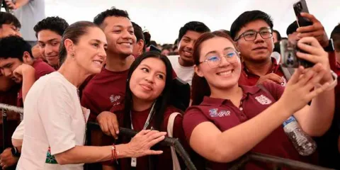 Aprobación de Claudia Sheinbaum cae a 68% en abril, reveló encuesta de EF