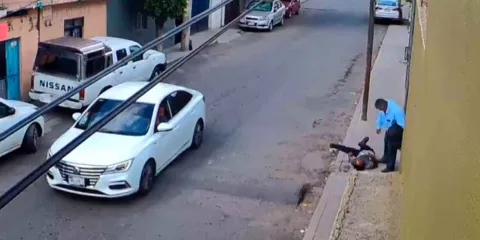 Chófer patea en el rostro a  transeúnte y lo deja inconsciente en el suelo 