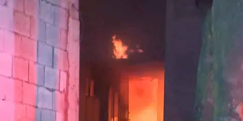 Incendio nocturno en Tacubaya obliga  la evacuación de cientos de familias. Investigan fuga de gas