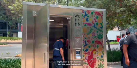 Instalan en CDMX "ajolobaños", sanitarios públicos previo al Mundial
