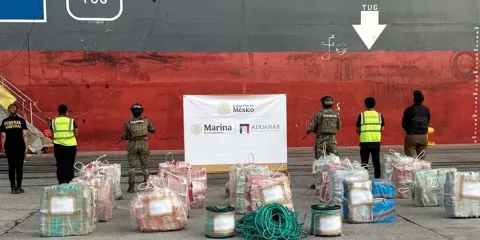 Aseguran más de una tonelada de cocaína en buque mercante en Lázaro Cárdenas, Michoacán