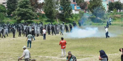 Enfrentamiento en Guadalupe Ixcotla por obras del IMSS deja detenidos y lesionados