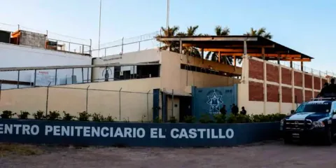 Riña en penal de Mazatlán deja 10 muertos y 16 heridos; suspenden visitas