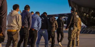 México expuso desacuerdo a embajador de EU en el traslado de migrantes