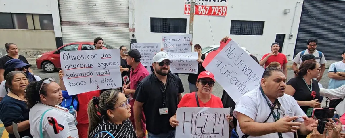 Aceptan el 8% de aumento salarial en el IMSS, pero piden la renuncia de su líder sindical