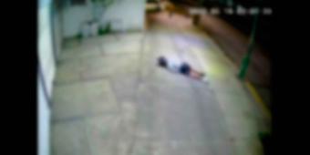 VIDEO. Impacta su motocicleta contra un poste y muere en Xochimilco