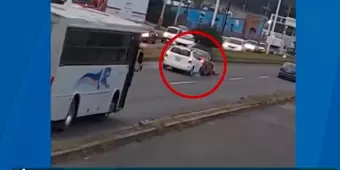 En Jalisco un hombre jugaba a ser atropellado por autos y lo logró 